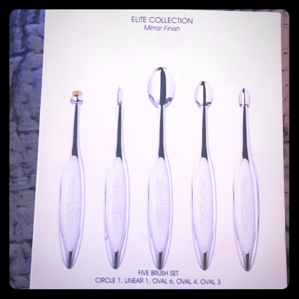 Artis makeup brushes